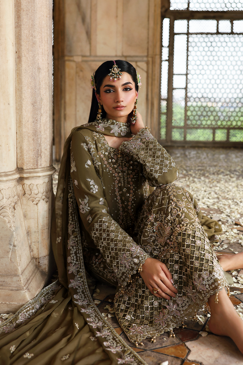 EMAAN ADEEL Romansiyyah Luxury Formal - OLIVEA - 03