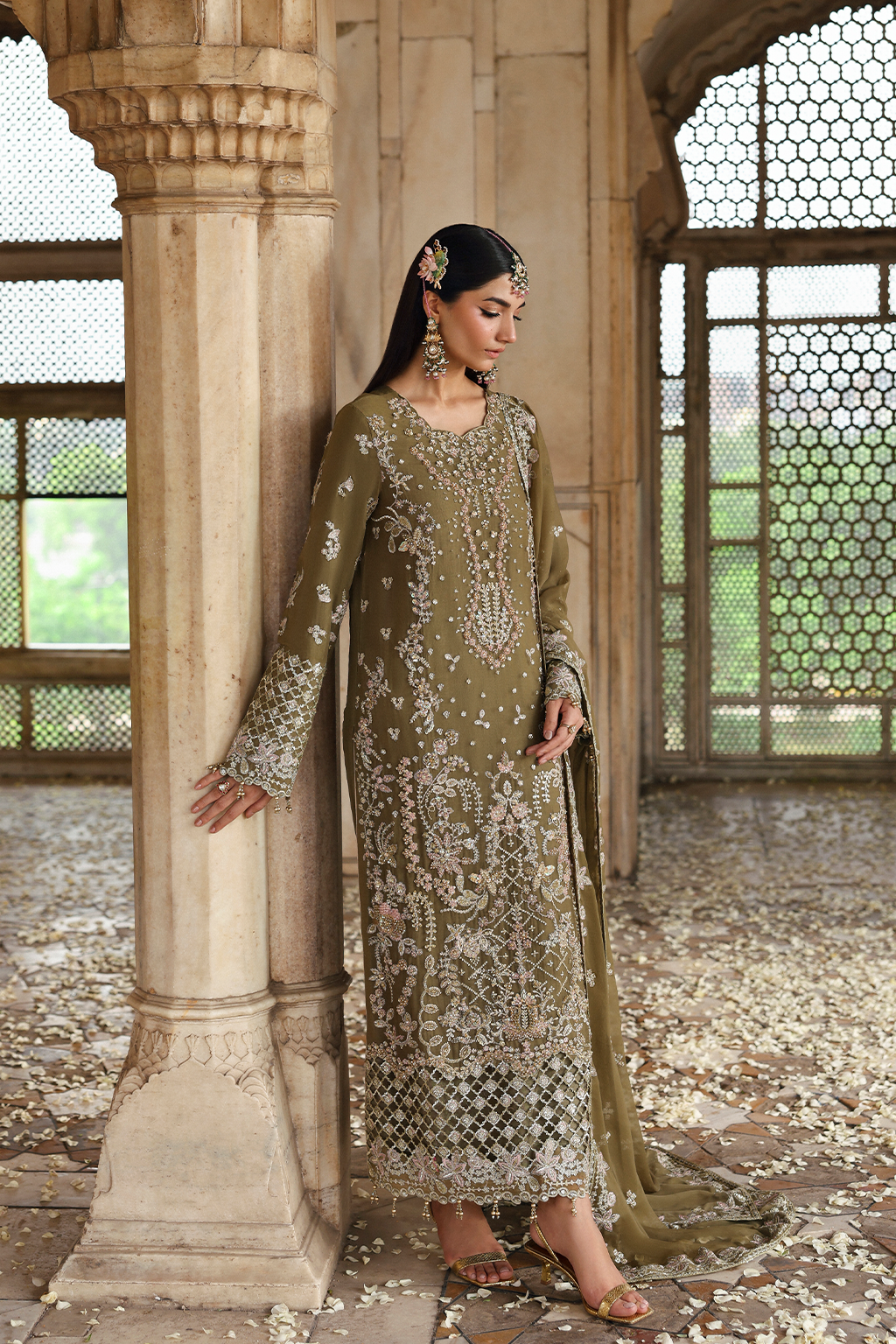 EMAAN ADEEL Romansiyyah Luxury Formal - OLIVEA - 03
