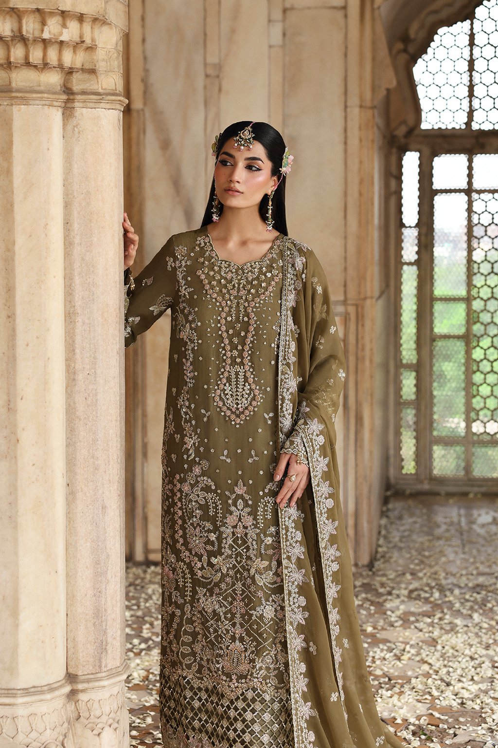 EMAAN ADEEL Romansiyyah Luxury Formal - OLIVEA - 03
