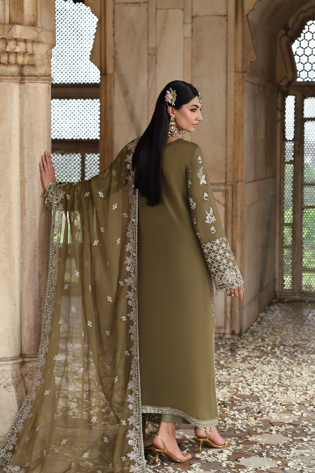 EMAAN ADEEL Romansiyyah Luxury Formal - OLIVEA - 03