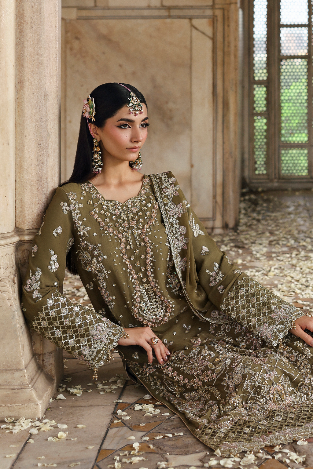 EMAAN ADEEL Romansiyyah Luxury Formal - OLIVEA - 03