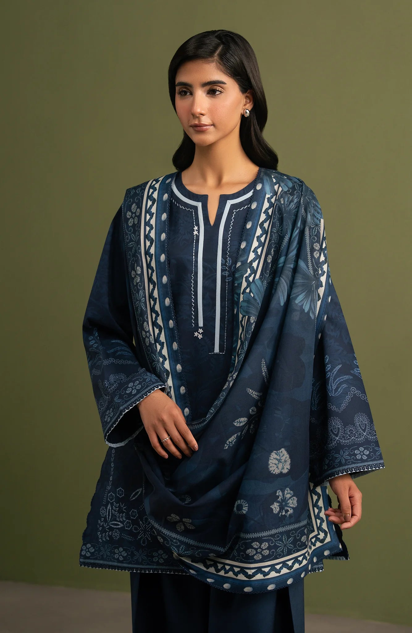 SERAN Essentials Zayel D-08