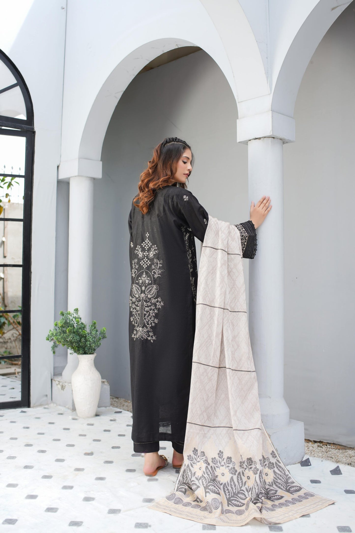 Manizay Meray Naina M-04