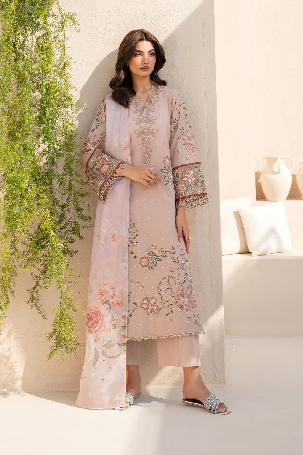 IZNIK Lawn – Own Style