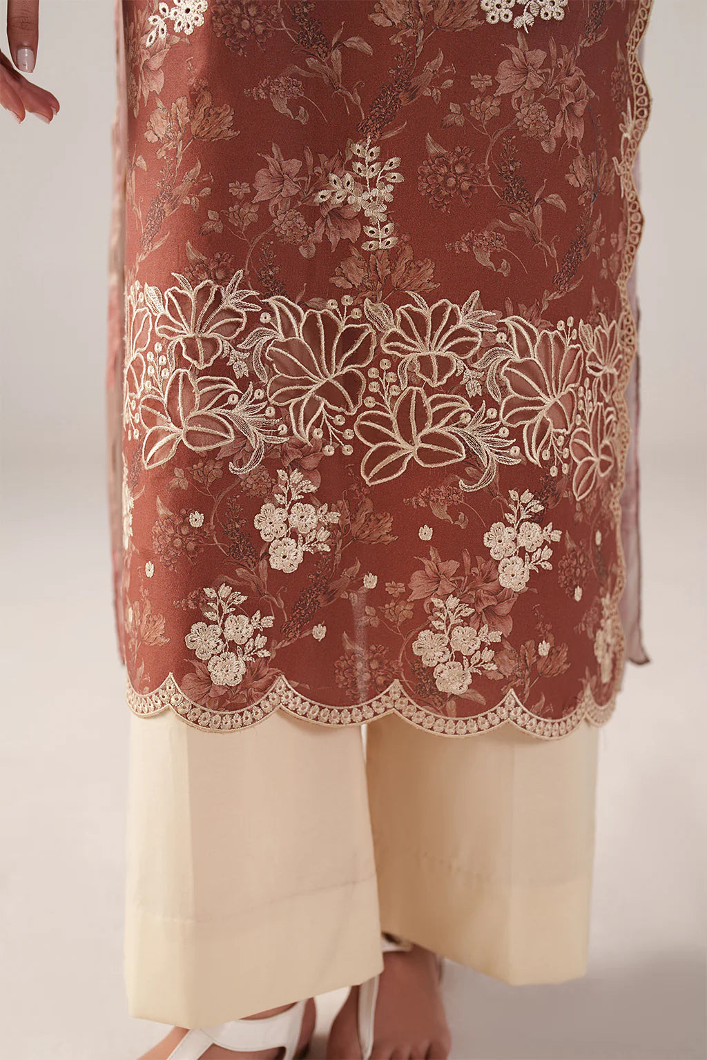 IZNIK Spring Summer 26 SS-02 Embroidered Lawn