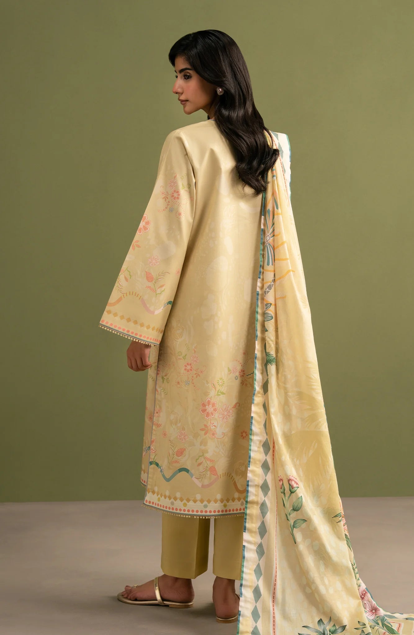 SERAN Essentials Alira D-03