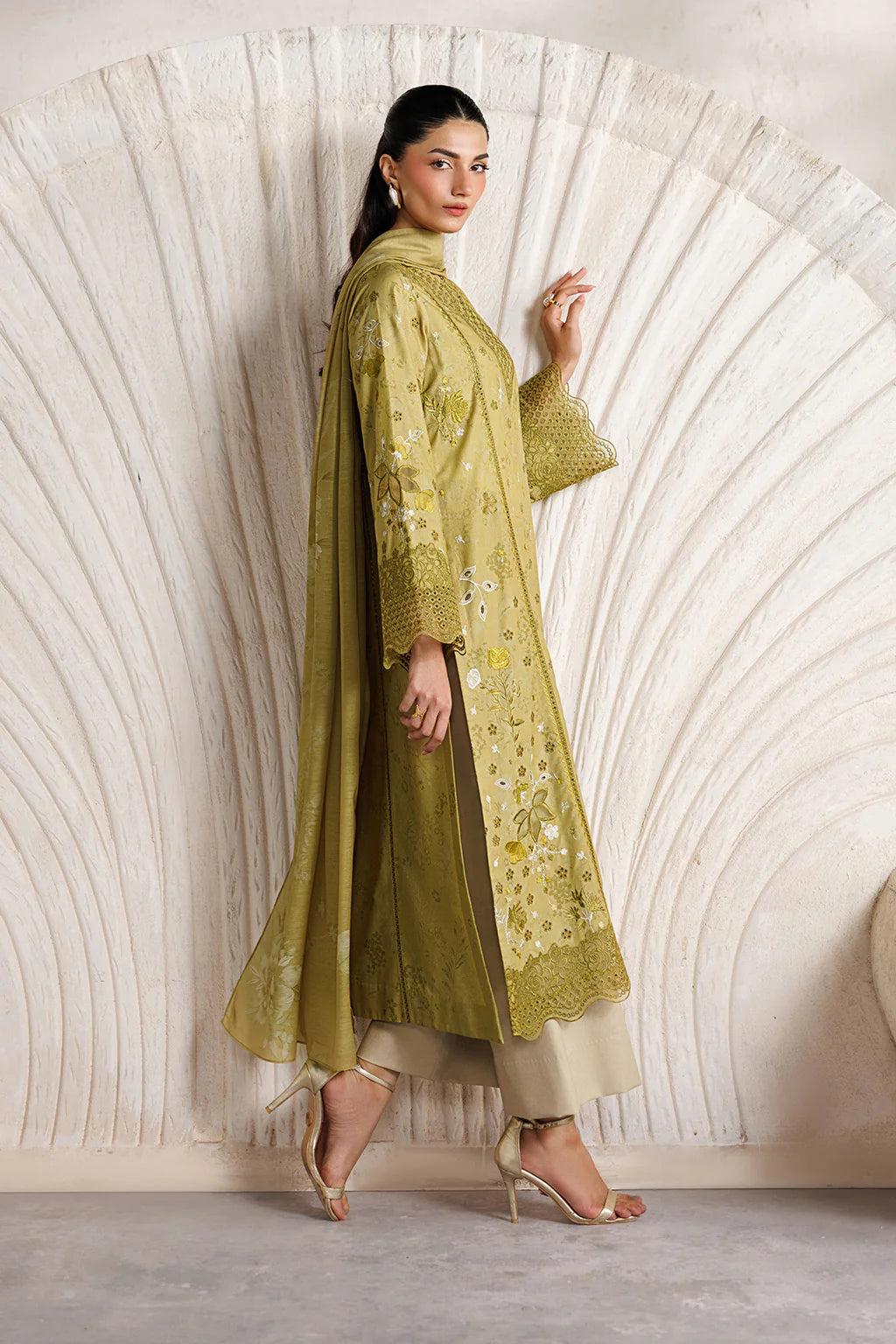 IZNIK Festive Lawn IBE-09 Embroidered Lawn