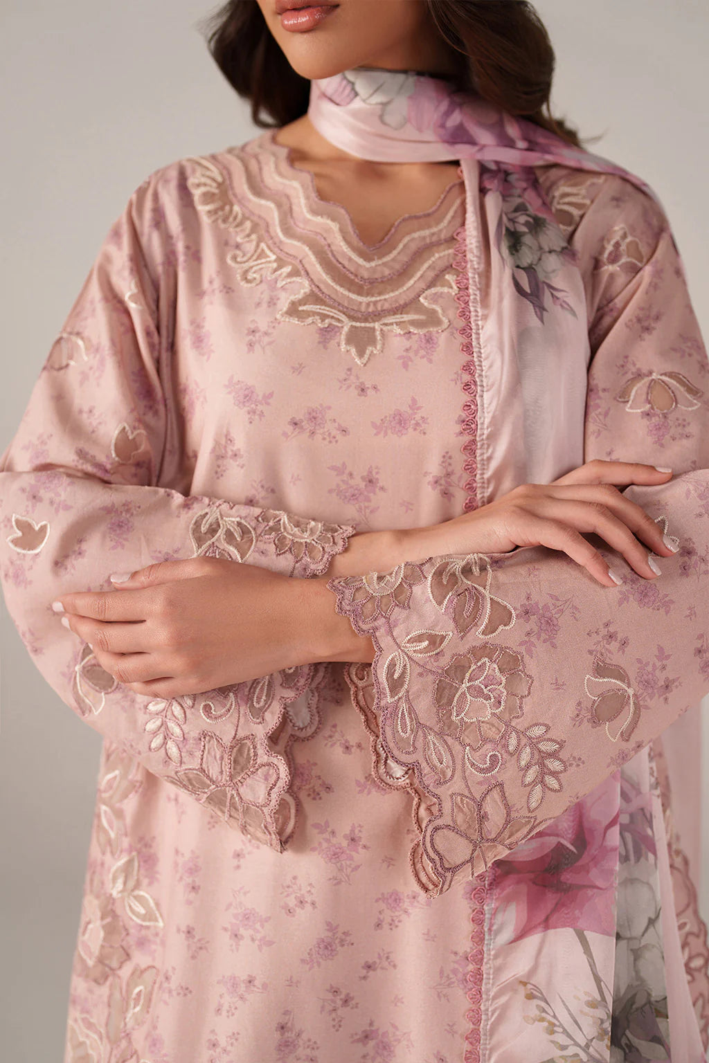 IZNIK Spring Summer 26 SS-05 Embroidered Lawn