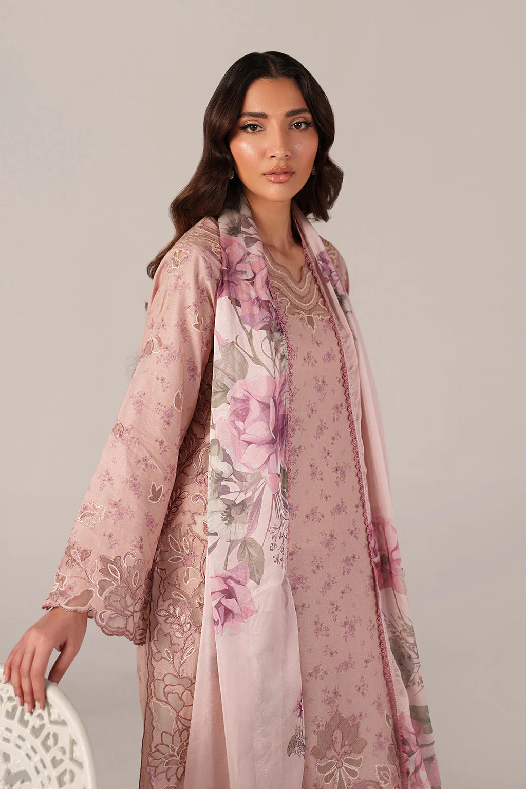 IZNIK Spring Summer 26 SS-05 Embroidered Lawn