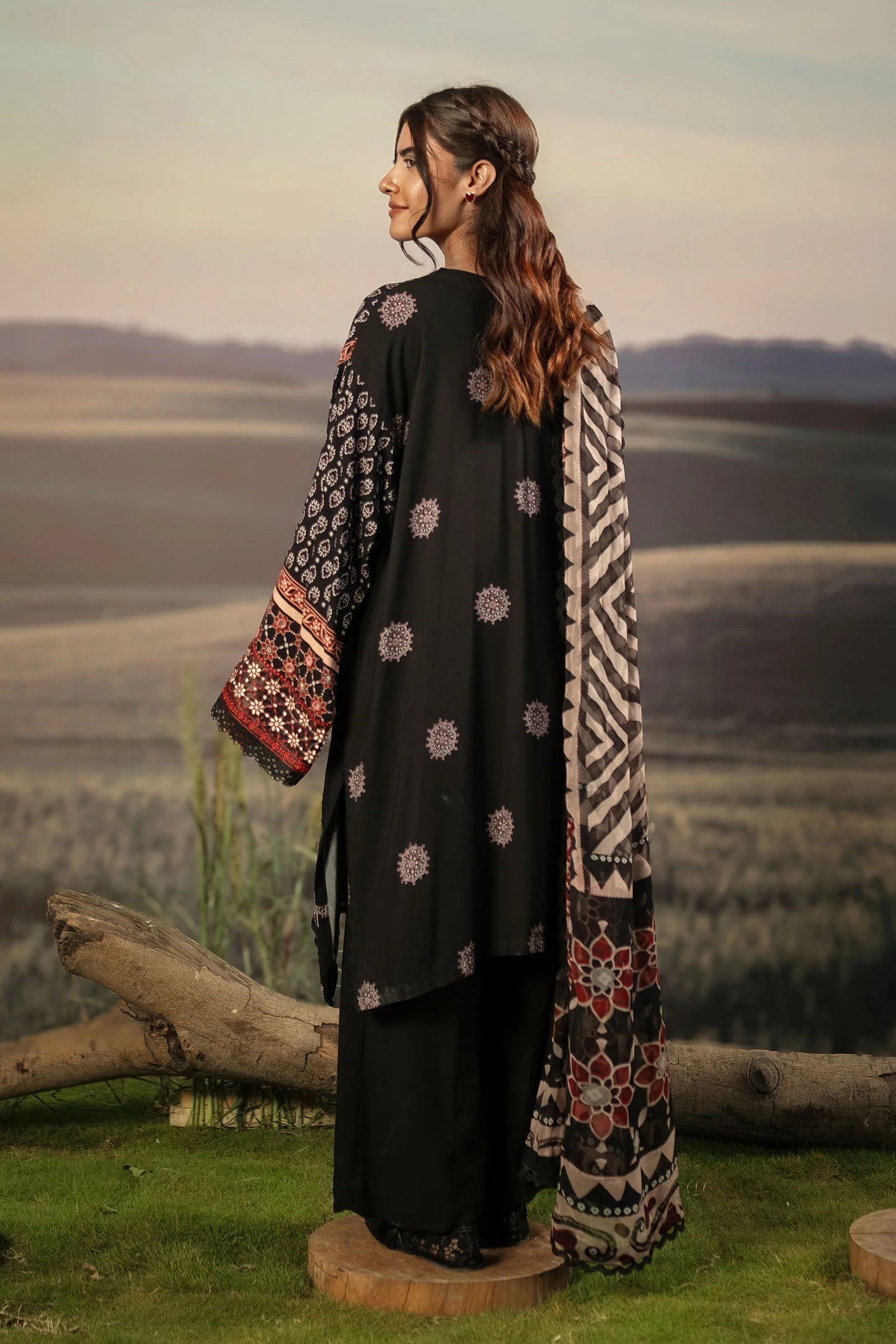 M. Basic by MARIA. B. 3 Pc Unstitched Embroidered Arabic Lawn Suit | MB-PFUS25-09A